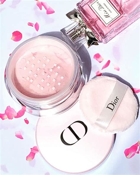 poudre miss dior|La nouvelle poudre de rose parfumée pour le corps Miss Dior.